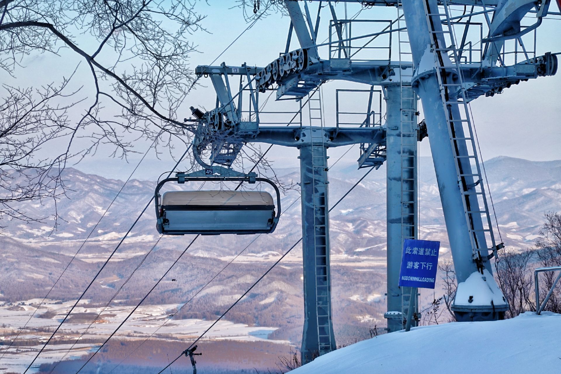 【携程攻略】亚布力滑雪旅游度假区亚布力阳光度假村滑雪场景.