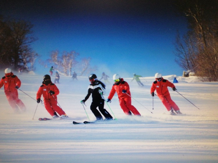巴东绿葱坡滑雪场与亚布力滑雪度假村官网介绍